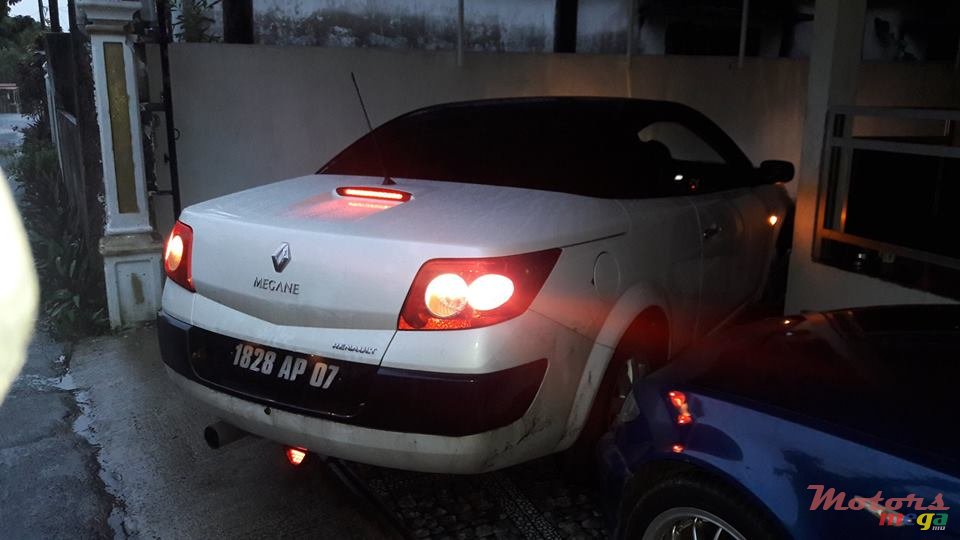 2007' Renault Megane cabriolet photo #5