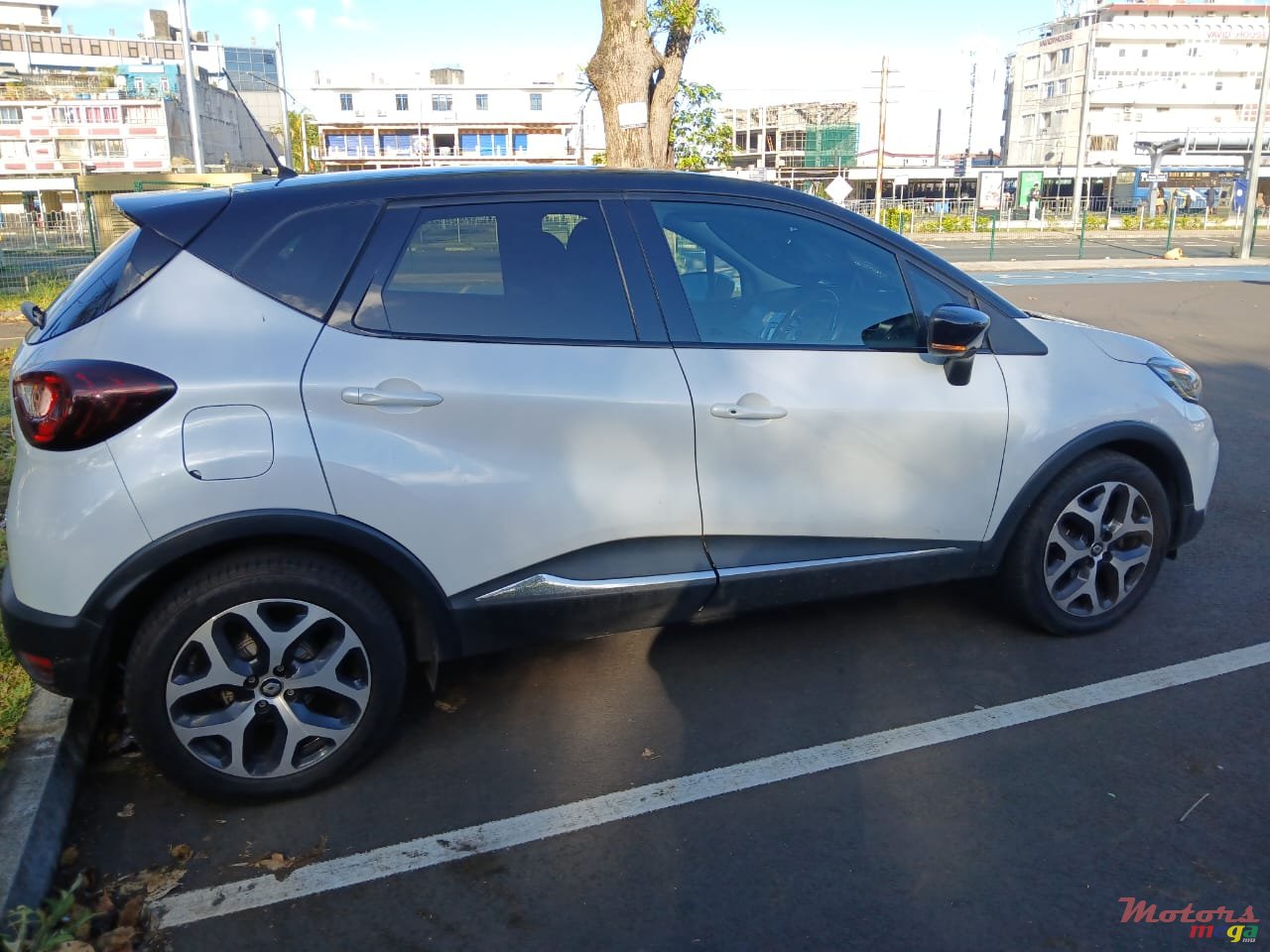 2019' Renault Captur photo #2