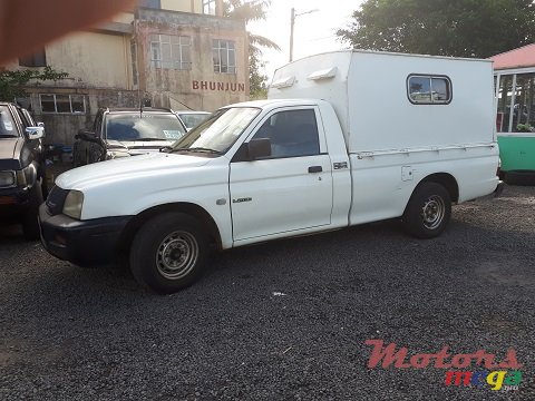 2006' Mitsubishi L 200 4X2 Single Cab photo #3