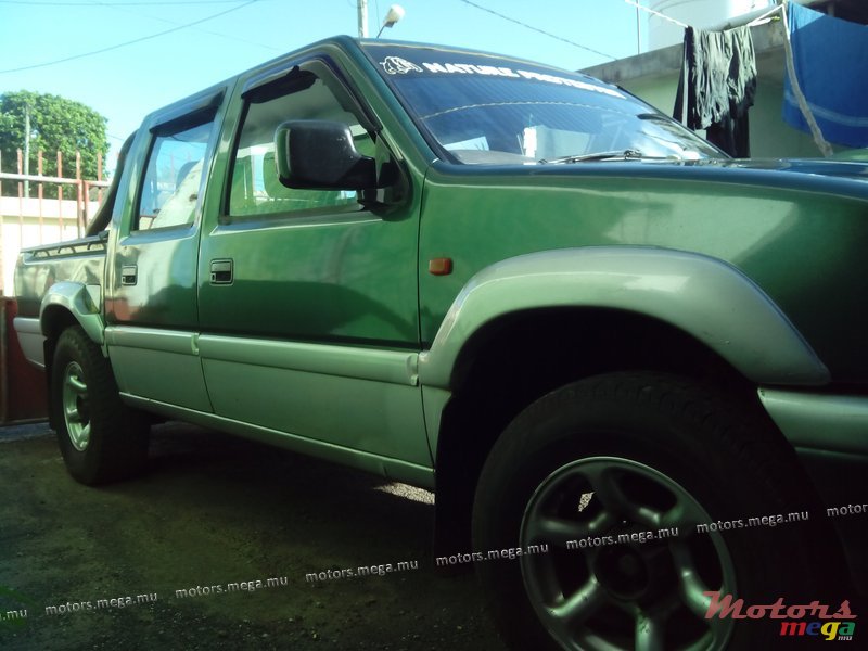 2001' Isuzu KB Series photo #1