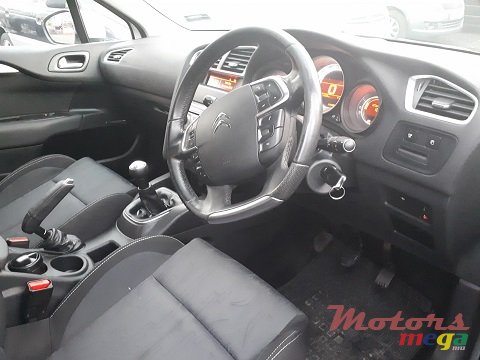 2012' Citroen C4 photo #5