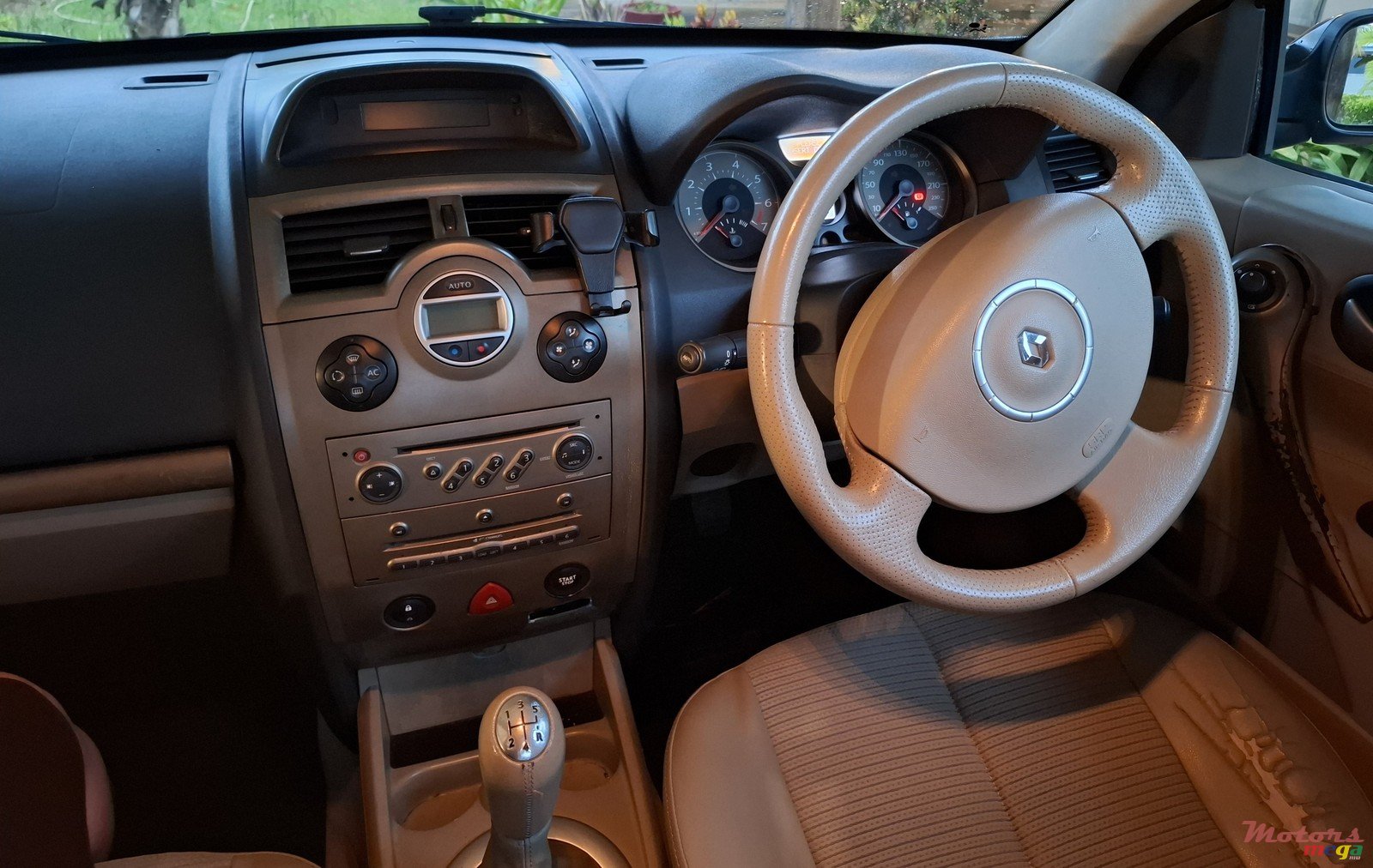 2009' Renault Megane photo #4