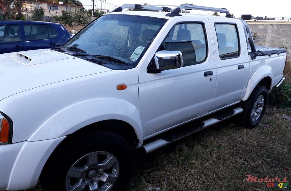 2014' Nissan 4x2 Pick Up photo #4