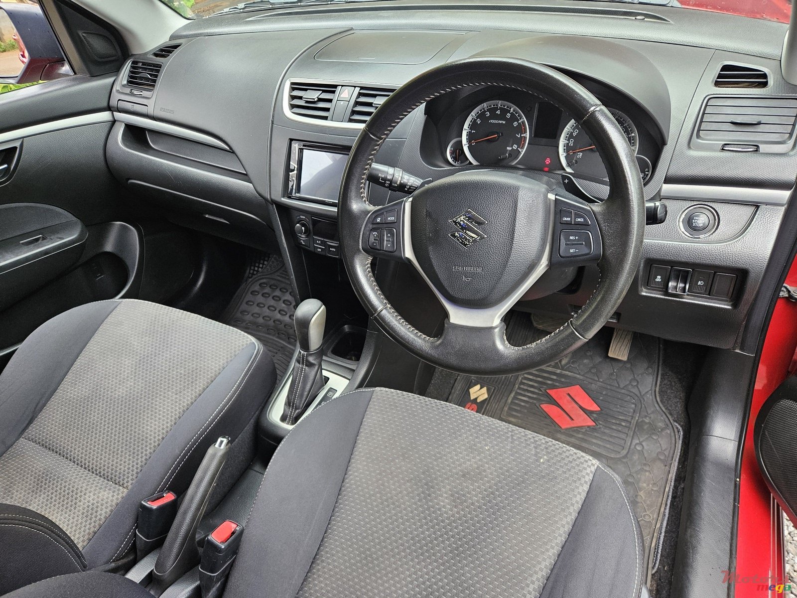 2015' Suzuki Swift photo #5