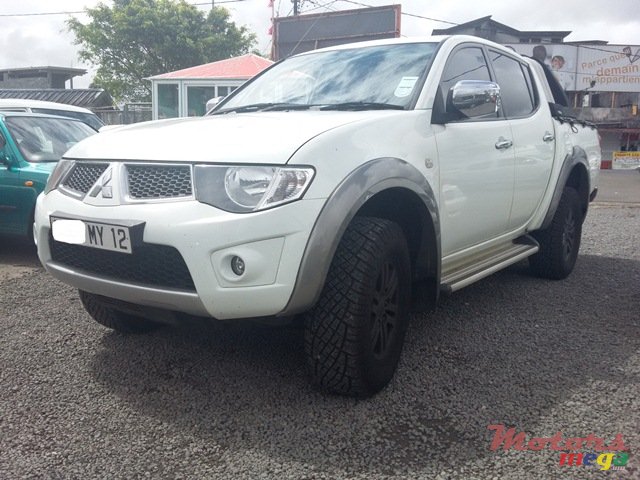 2012' Mitsubishi L 200 Sportero photo #1