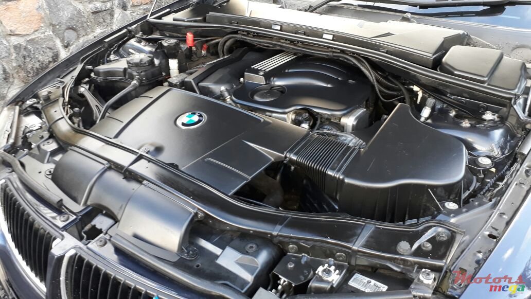 2006' BMW 3 Series 320i photo #6