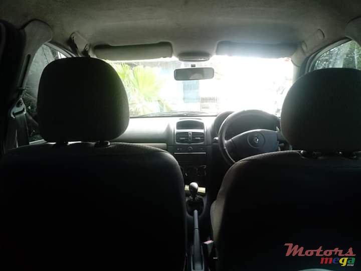 2005' Renault Clio Phase 2 photo #4