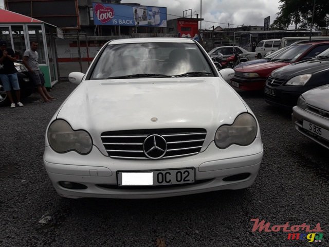 2002' Mercedes-Benz C-Class C 180 photo #1