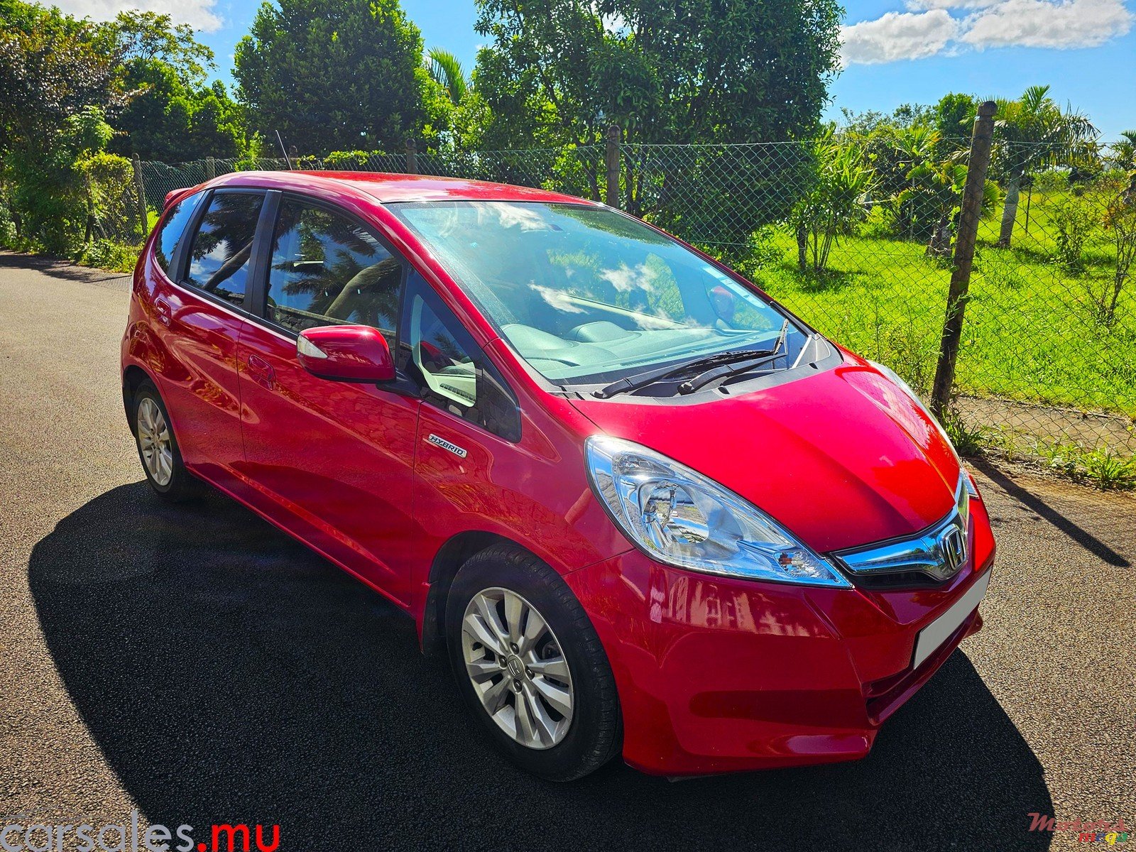 2013' Honda Fit 1.3 Hybrid photo #2