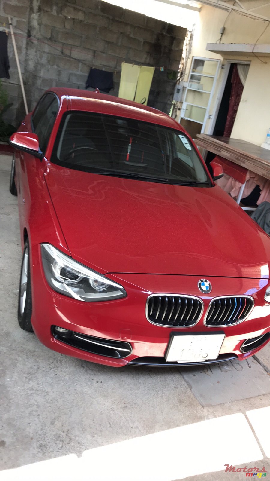 2011' BMW 1 Series photo #1