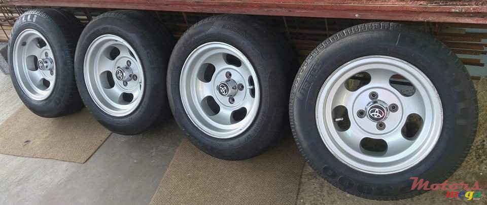 2016' Toyota photo #1