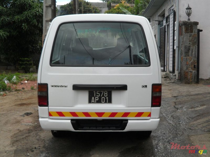 2001' Nissan URVAN photo #2