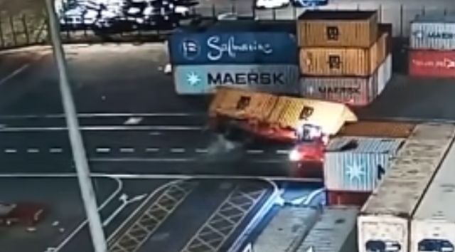 Accident au port : un camion renversé, chauffeur hospitalisé