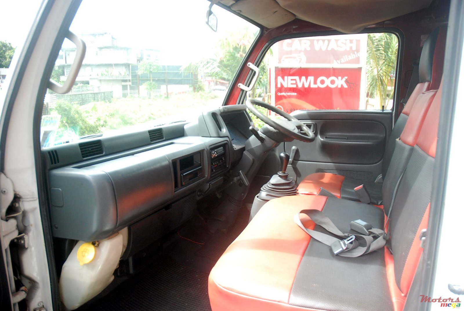 2000' Nissan photo #3