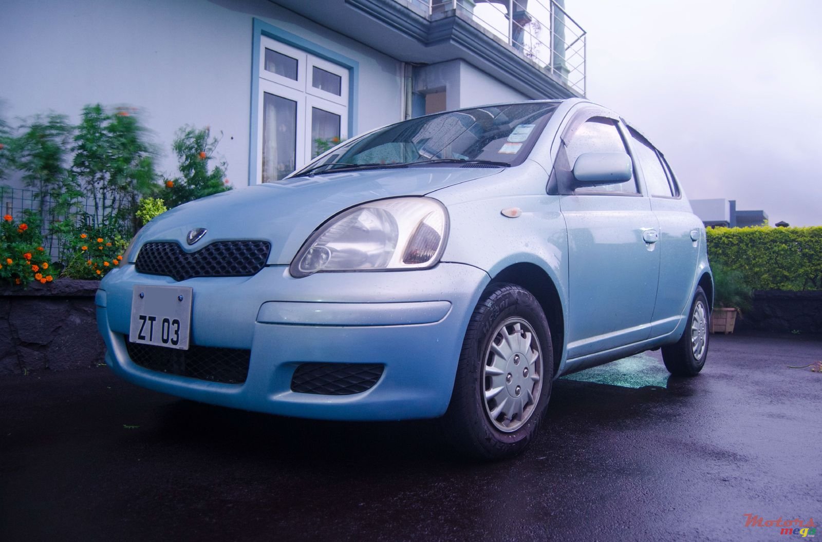 2003' Toyota Vitz photo #1