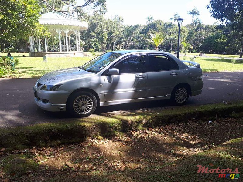 2005' Mitsubishi Lancer photo #3