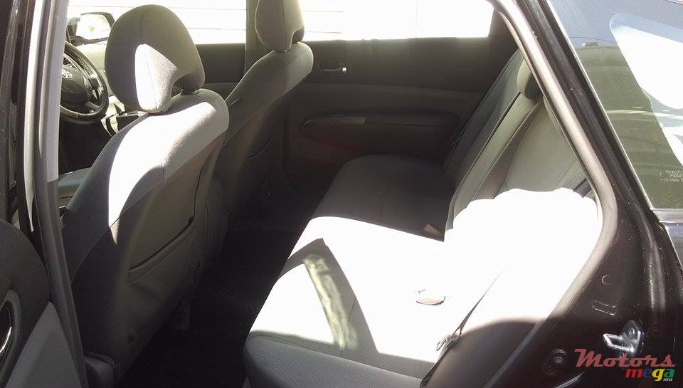 2008' Toyota Prius photo #3