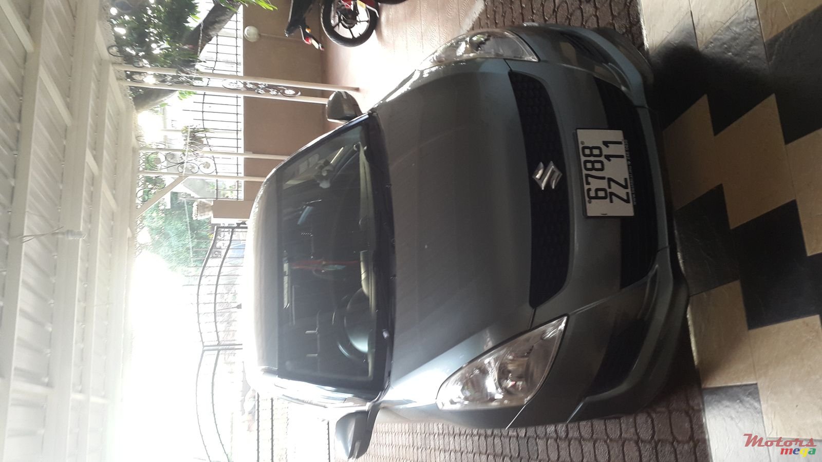 2011' Suzuki Swift photo #3