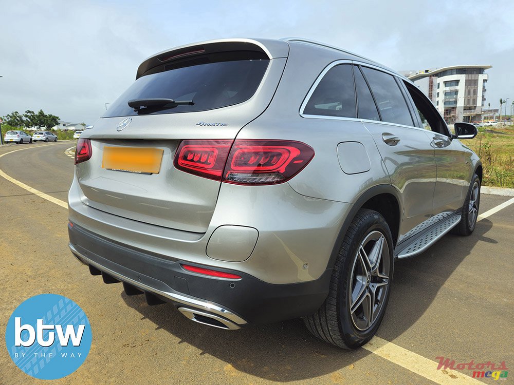 2021' Mercedes-Benz GLC 300 photo #4