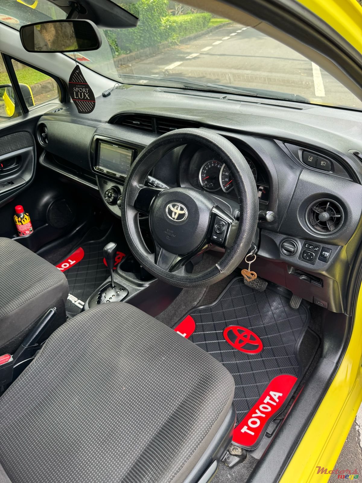 2017' Toyota Vitz photo #6