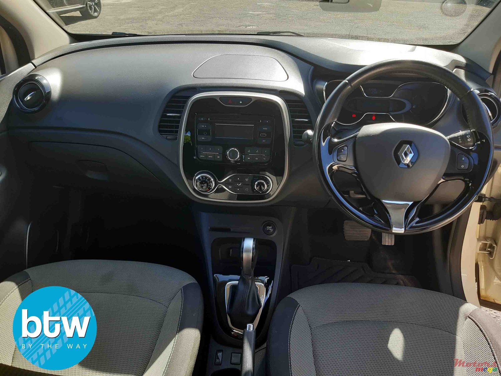 2016' Renault Captur 1.2 Turbo Automatic photo #5