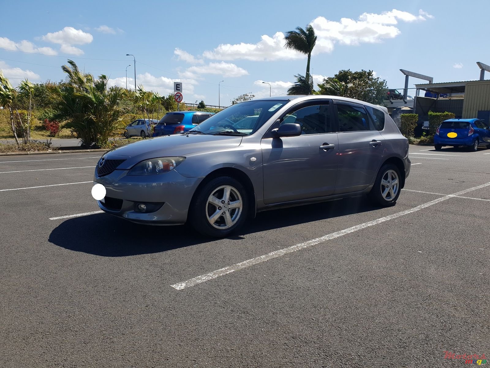 2005' Mazda Axela photo #2