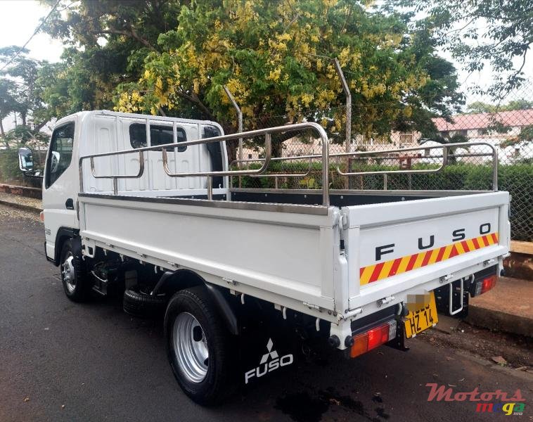 2014' Mitsubishi Truck photo #3