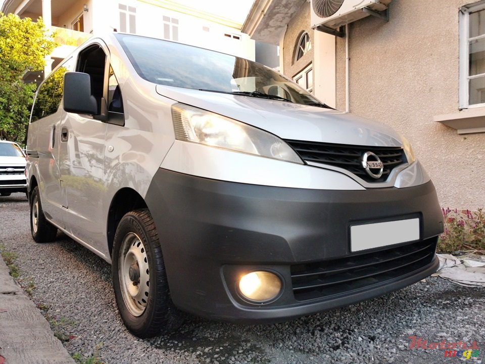 2014' Nissan NV200 photo #2