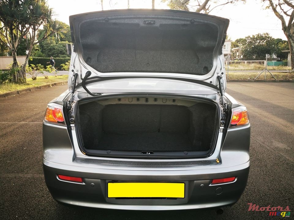 2017' Mitsubishi Lancer EX photo #7