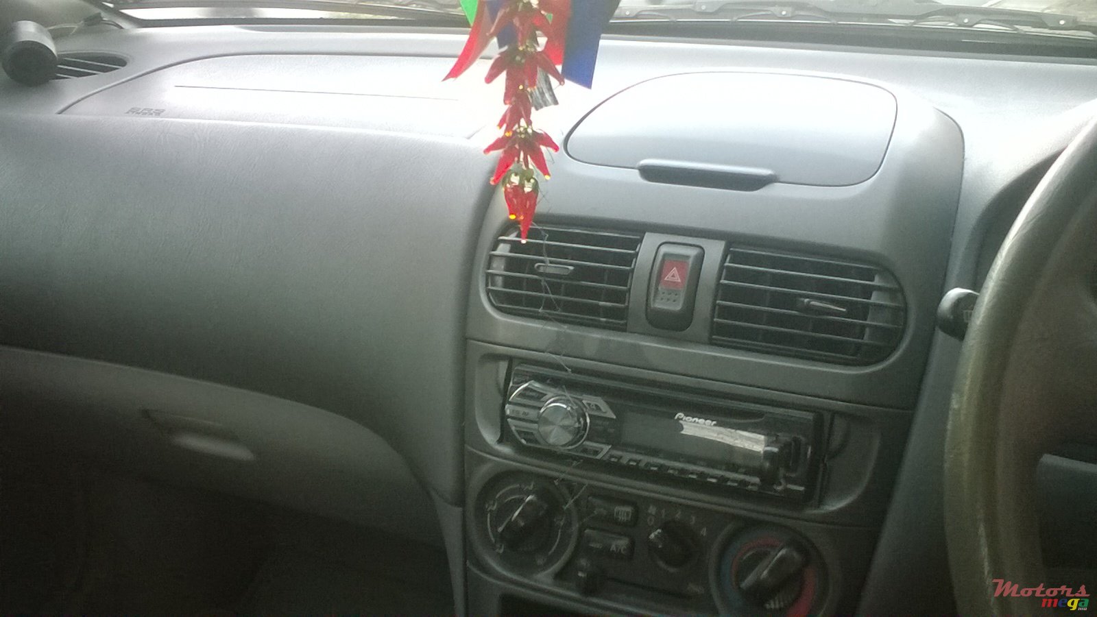 2000' Nissan Sunny photo #3