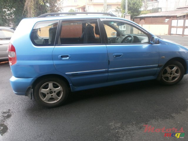 2001' Mitsubishi Space Gear photo #3