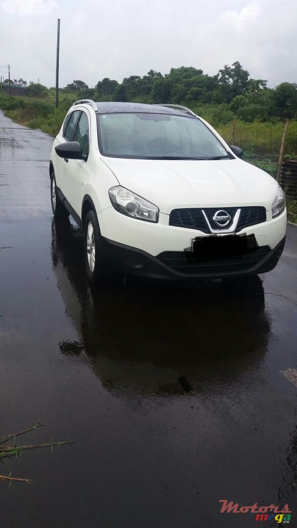 2011' Nissan Qashqai+2 photo #1