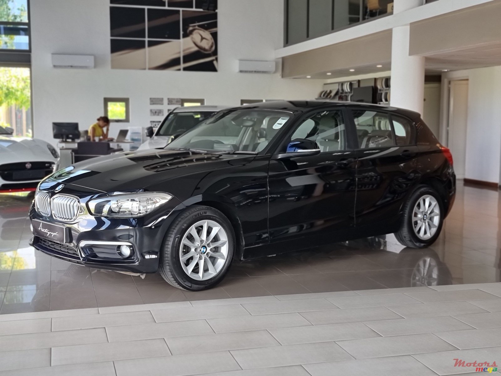 2017' BMW 1 Series 5 Door photo #2