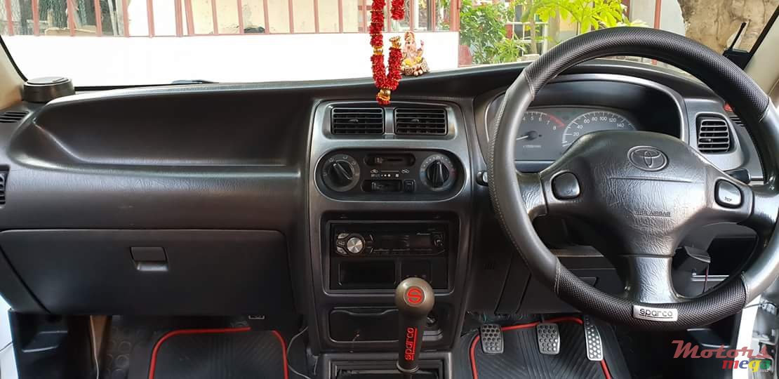 2000' Toyota photo #5