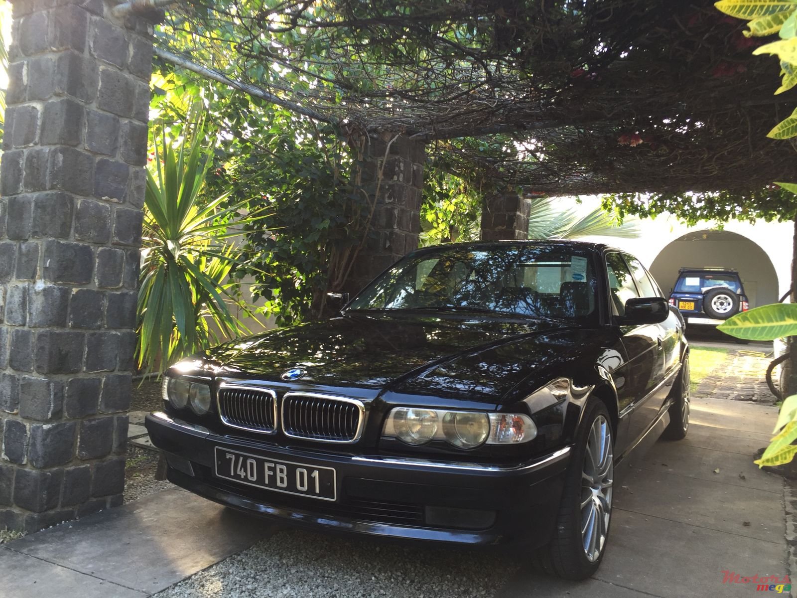 2001' BMW 735 photo #4