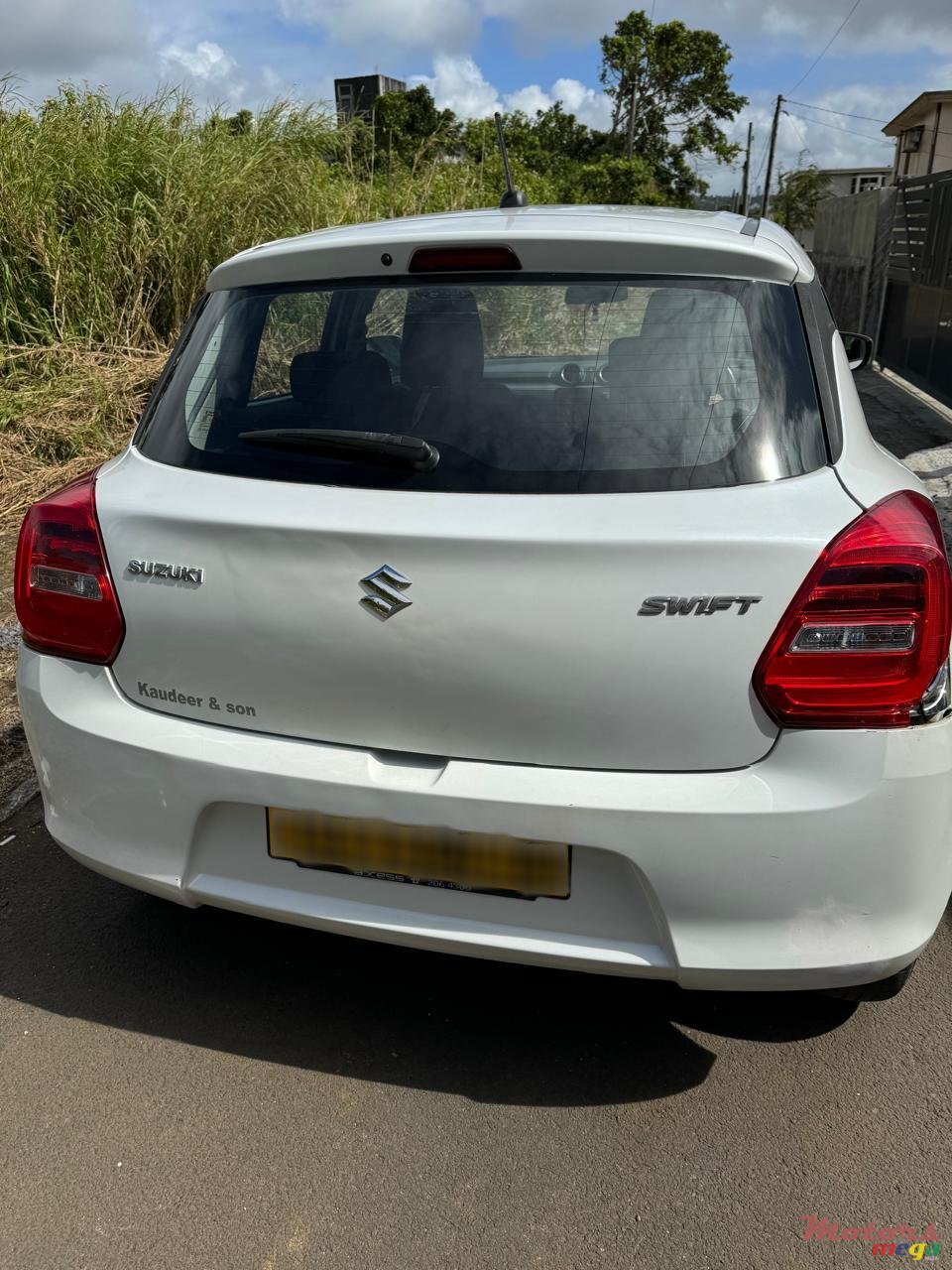 2019' Suzuki Swift photo #3