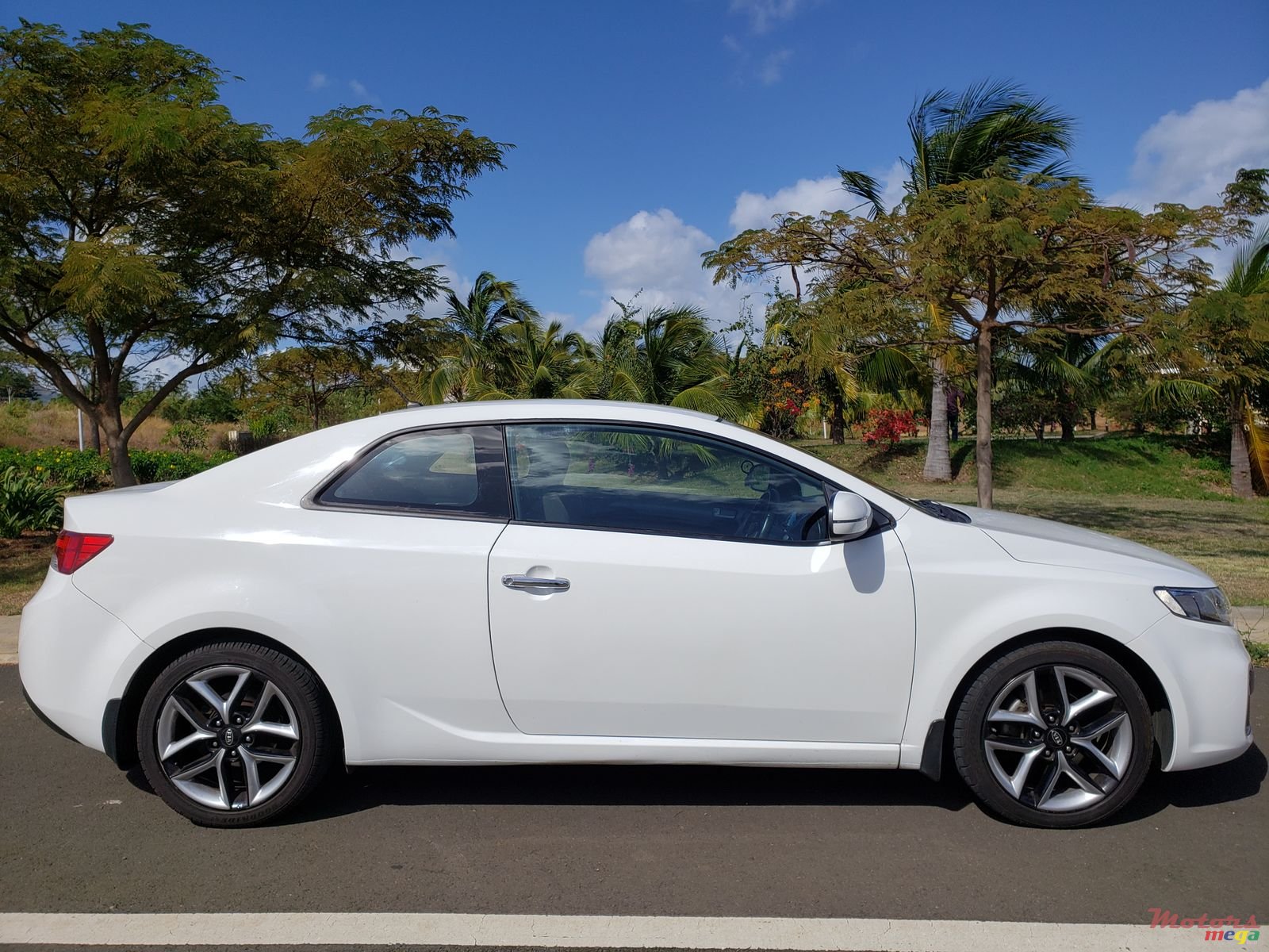 2011' Kia Cerato Koup photo #4
