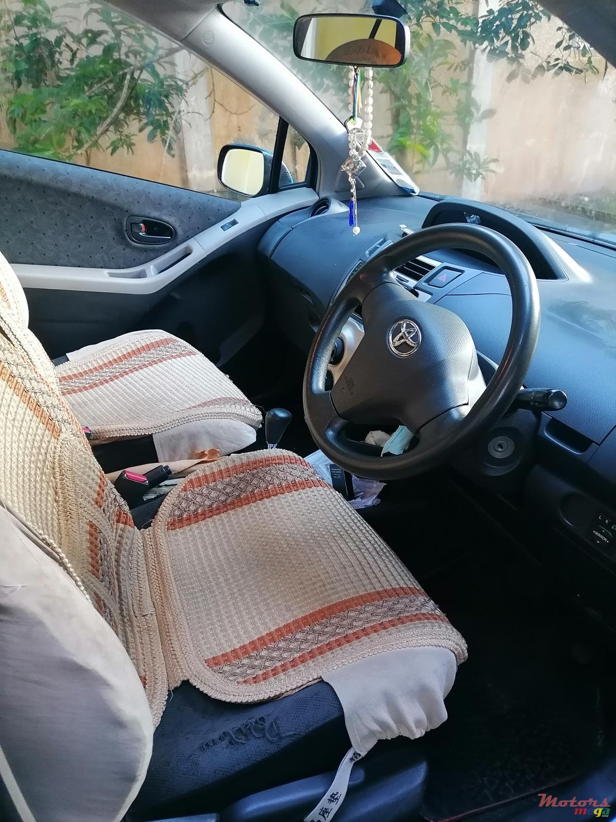 2009' Toyota Vitz photo #4