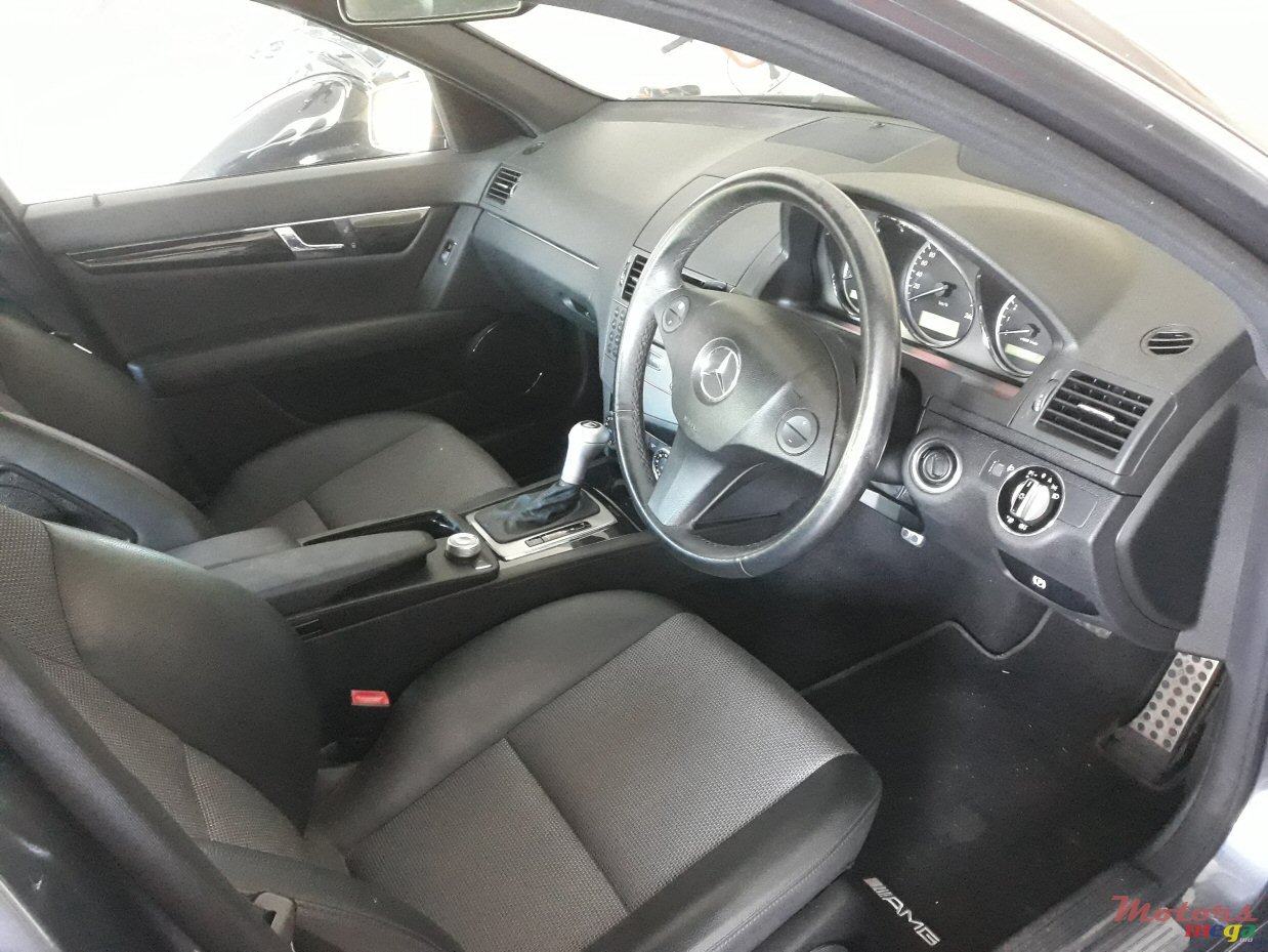 2009' Mercedes-Benz C-Class C180 Finition AMG photo #2