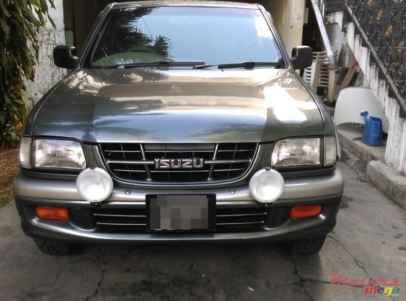 2001' Isuzu KB Series photo #2