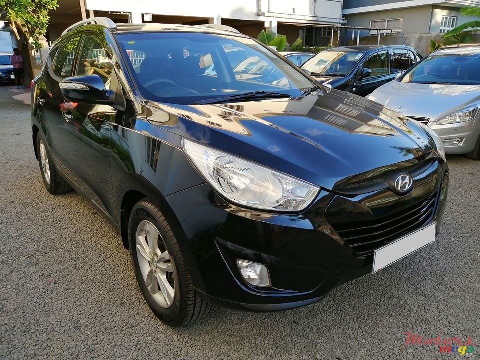 2011' Hyundai ix35 photo #2