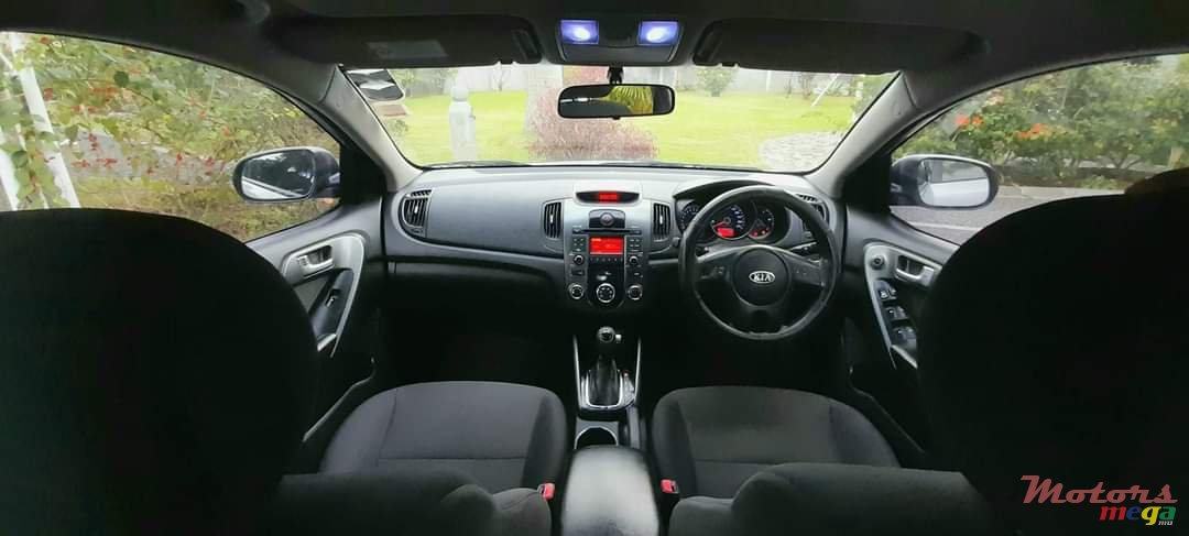 2012' Kia Cerato Hback photo #5