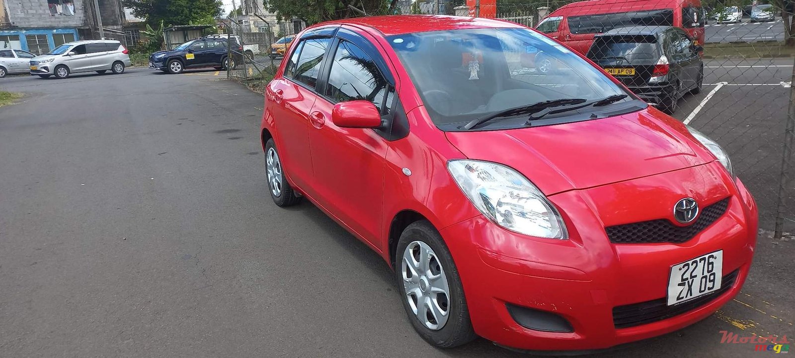 2009' Toyota Yaris photo #1