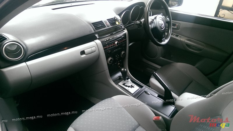 2004' Mazda Axela photo #4