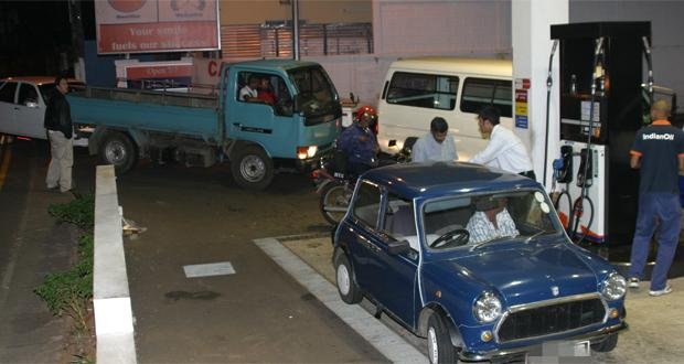 Prix des carburants : Rs 77,70 le litre d’essence, Rs 78,35 le diesel