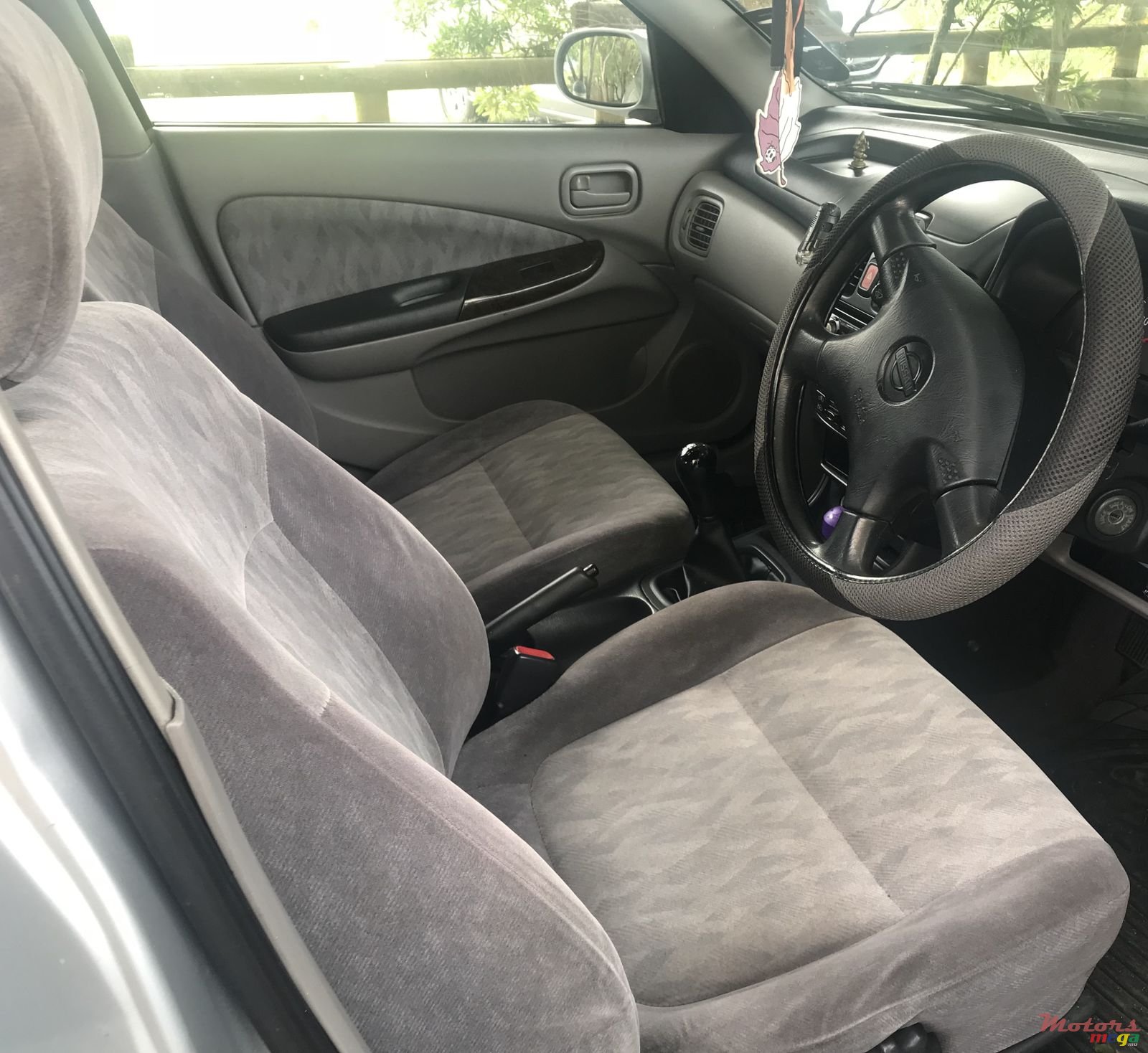 2001' Nissan Sunny photo #7