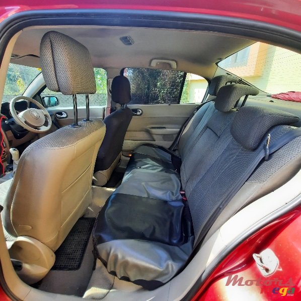 2005' Renault Megane photo #5