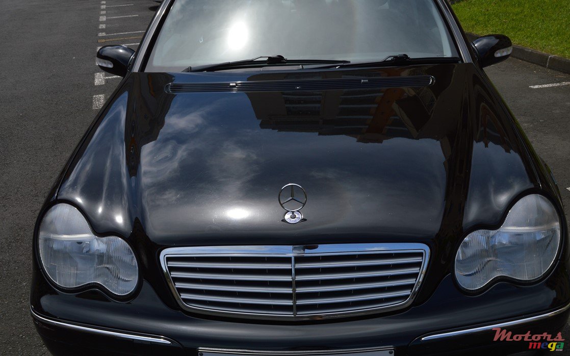 2002' Mercedes-Benz C-Class photo #1