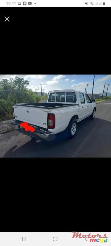 2010' Nissan Navara photo #4