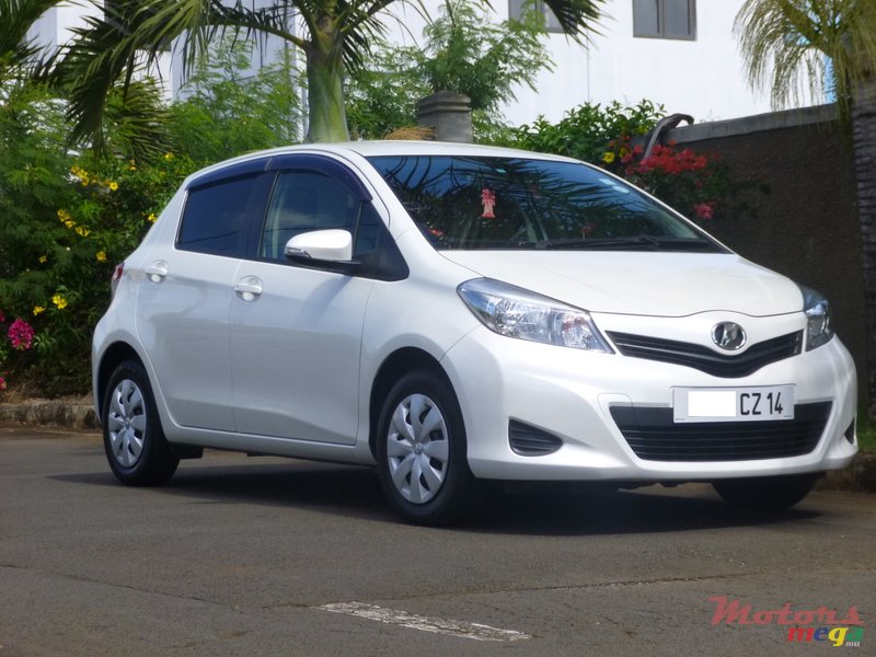 2014' Toyota Vitz photo #1